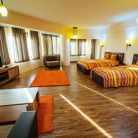 פרילפ Hotel Kristal Palas מראה חיצוני תמונה