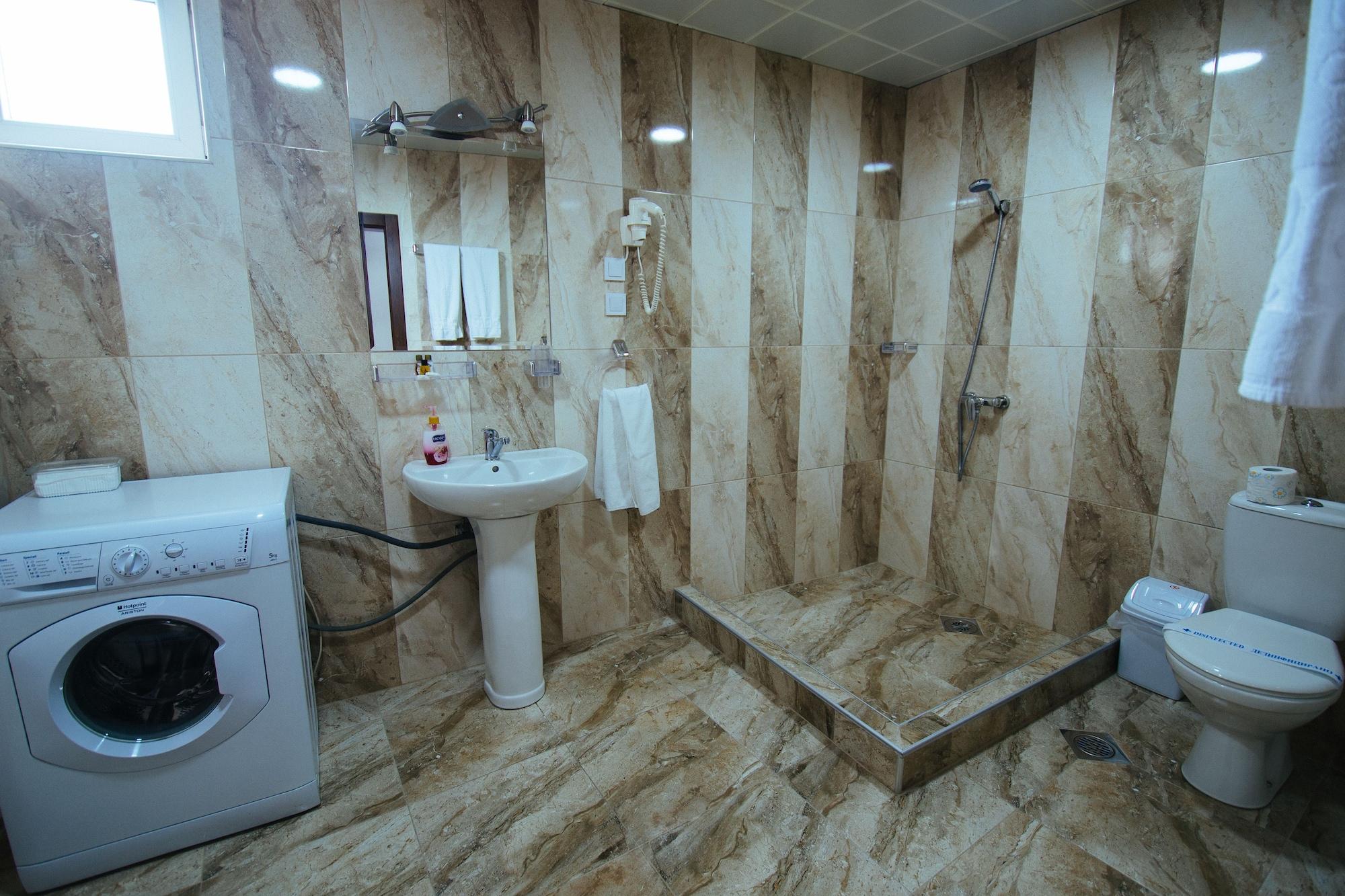 פרילפ Hotel Kristal Palas מראה חיצוני תמונה