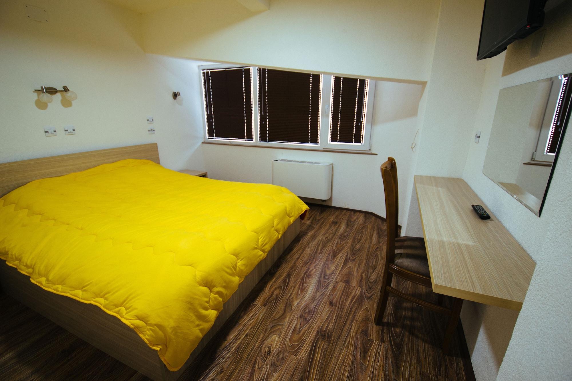 פרילפ Hotel Kristal Palas מראה חיצוני תמונה