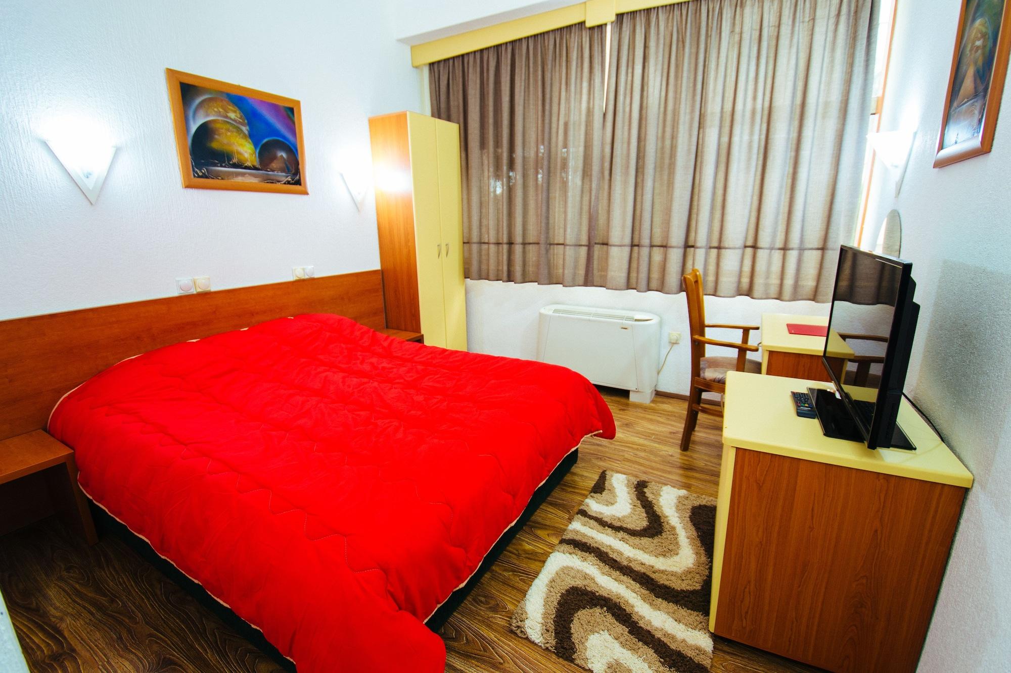 פרילפ Hotel Kristal Palas מראה חיצוני תמונה