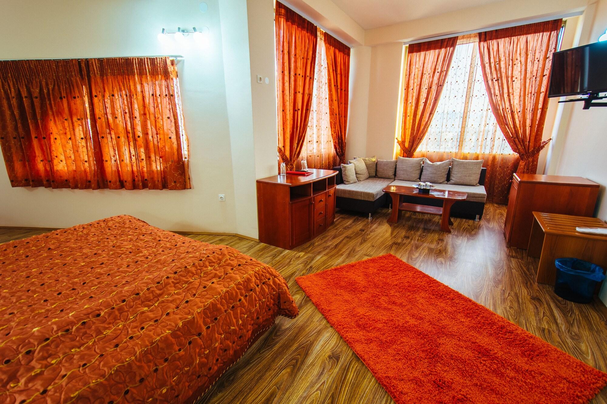 פרילפ Hotel Kristal Palas מראה חיצוני תמונה