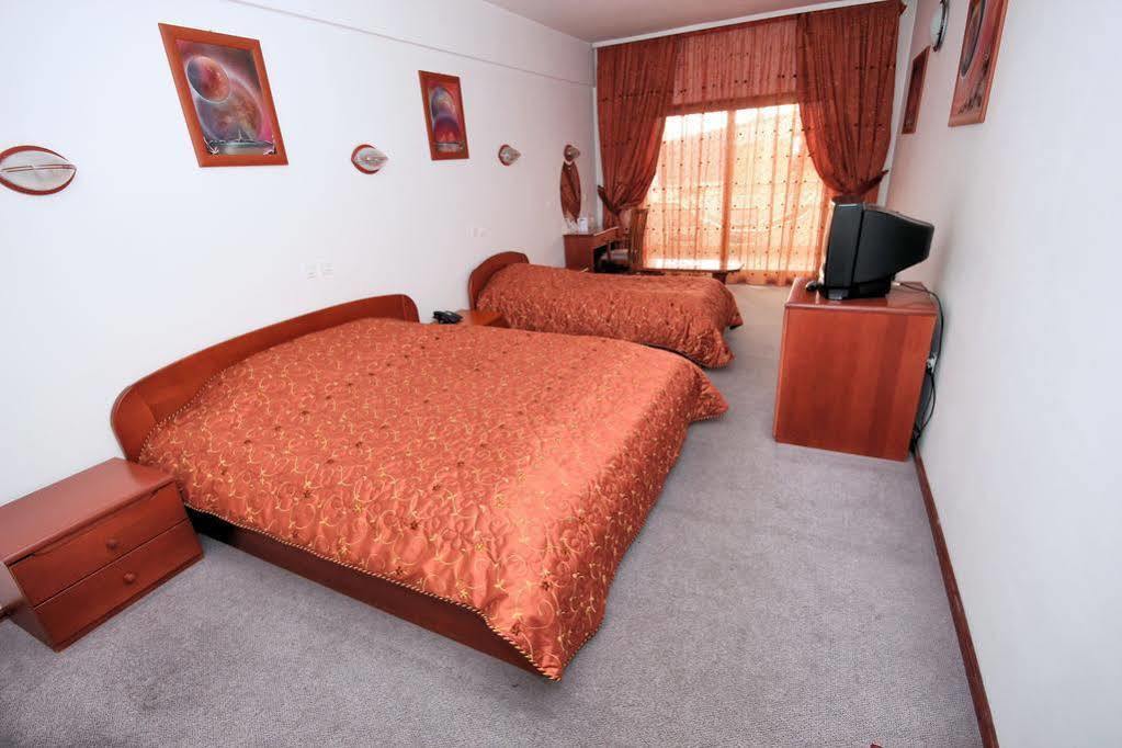 פרילפ Hotel Kristal Palas מראה חיצוני תמונה