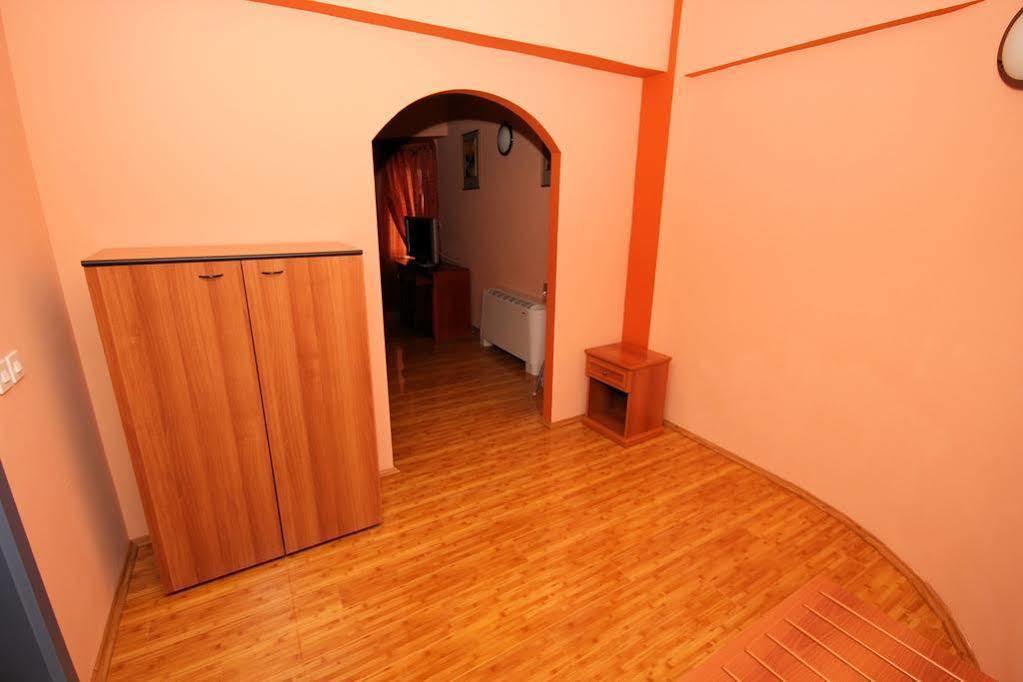 פרילפ Hotel Kristal Palas מראה חיצוני תמונה