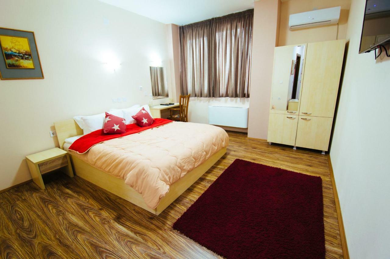 פרילפ Hotel Kristal Palas מראה חיצוני תמונה