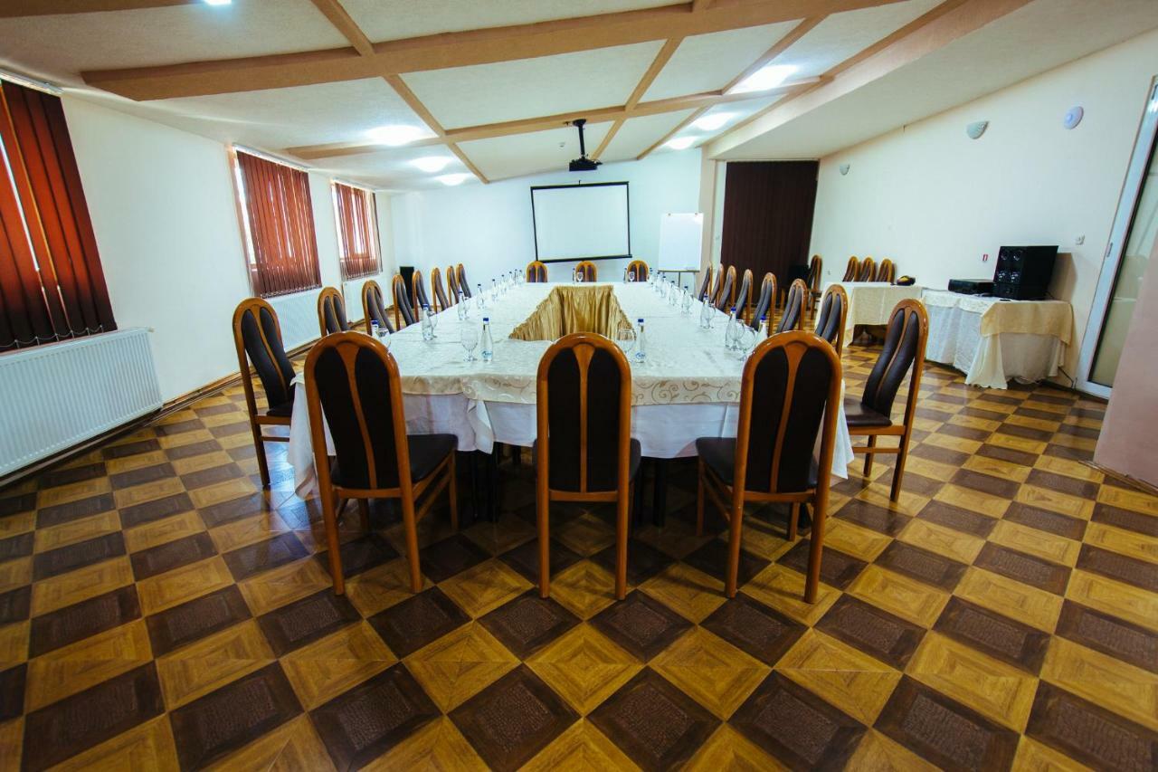 פרילפ Hotel Kristal Palas מראה חיצוני תמונה