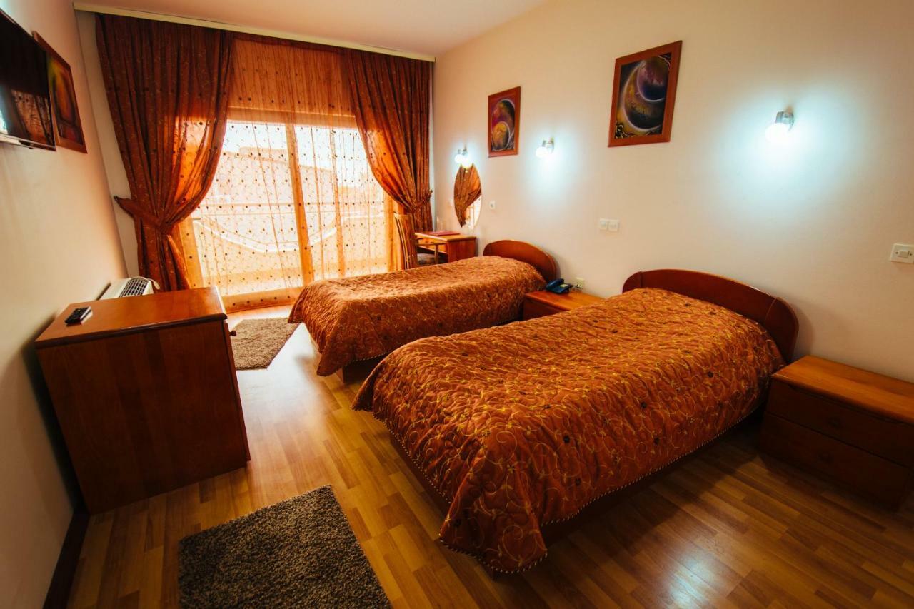 פרילפ Hotel Kristal Palas מראה חיצוני תמונה