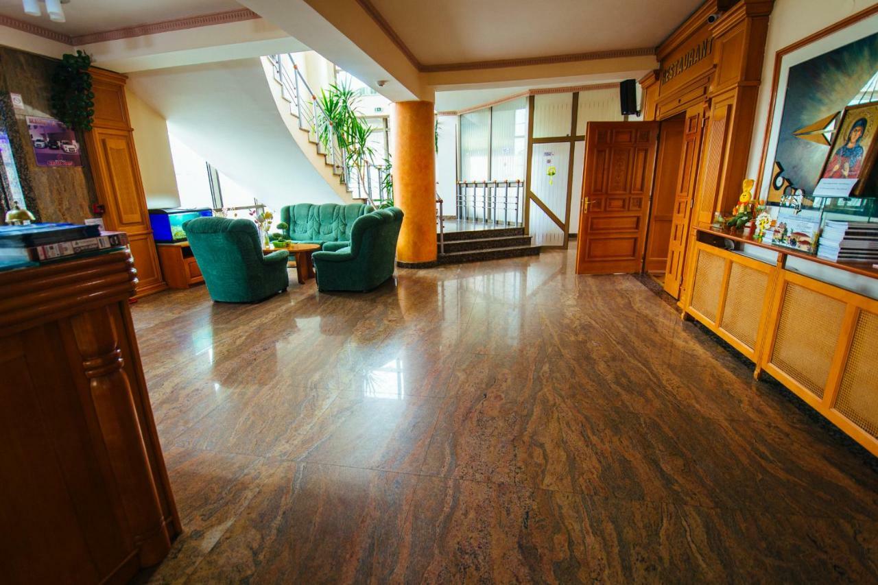 פרילפ Hotel Kristal Palas מראה חיצוני תמונה