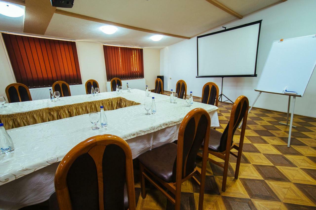 פרילפ Hotel Kristal Palas מראה חיצוני תמונה