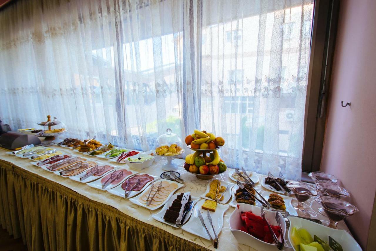 פרילפ Hotel Kristal Palas מראה חיצוני תמונה
